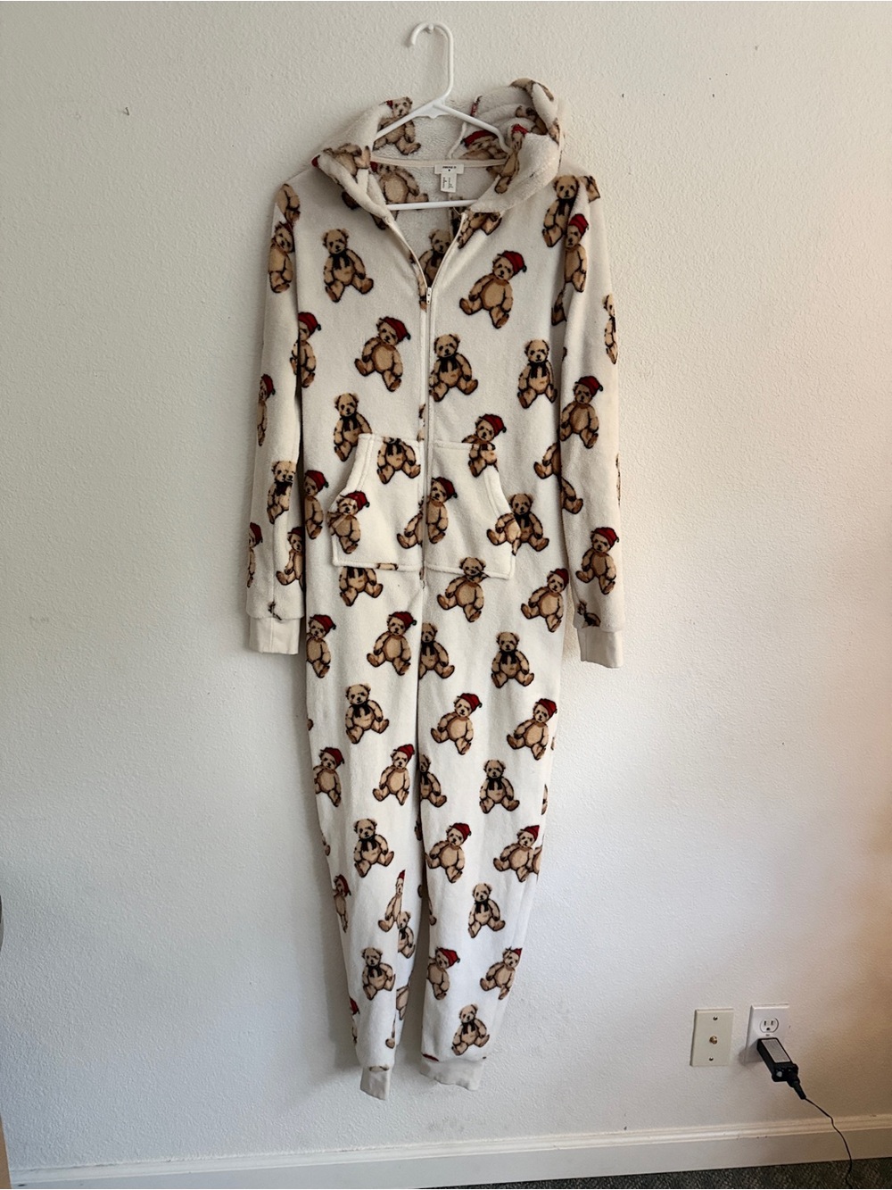 Forever 21 Cream Teddy Bear Hooded Onesie Pajama christmas size Medium